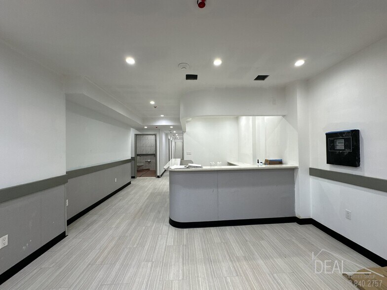 More Photos Of 332A 9th St, Brooklyn Office Residential For Lease