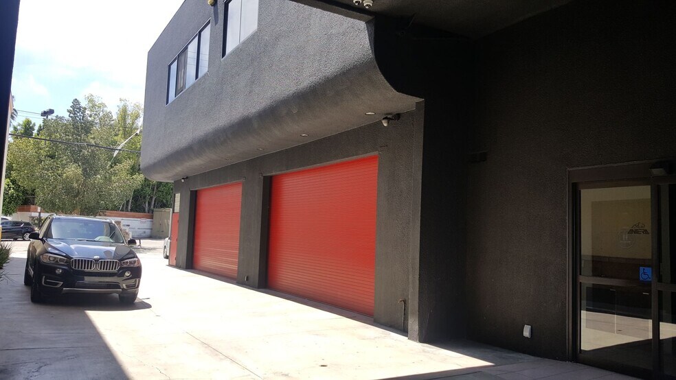 More Photos Of 18580 Ventura Blvd, Tarzana Loft Creative Space For Lease