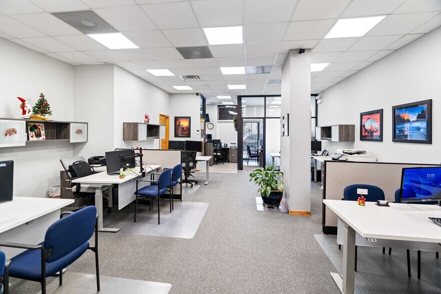 More Photos Of 1627 N Western Ave, Chicago Storefront For Lease