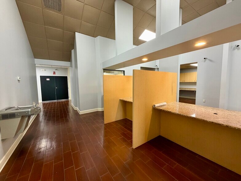 More Photos Of 4915 Ehrlich Rd, Tampa Medical For Sale