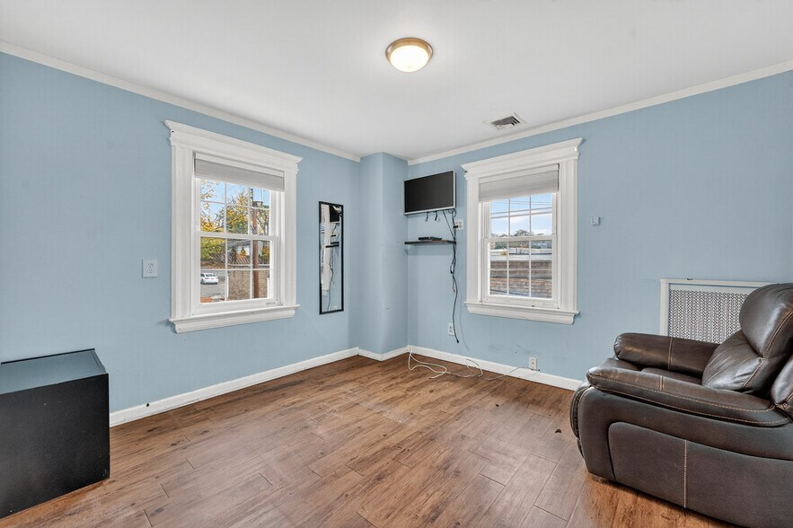 More Photos Of 160 Bloomfield Ave, Verona Storefront Retail Office For Sale