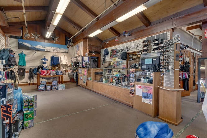 More Photos Of 170 N Lake Blvd, Tahoe City Storefront For Lease