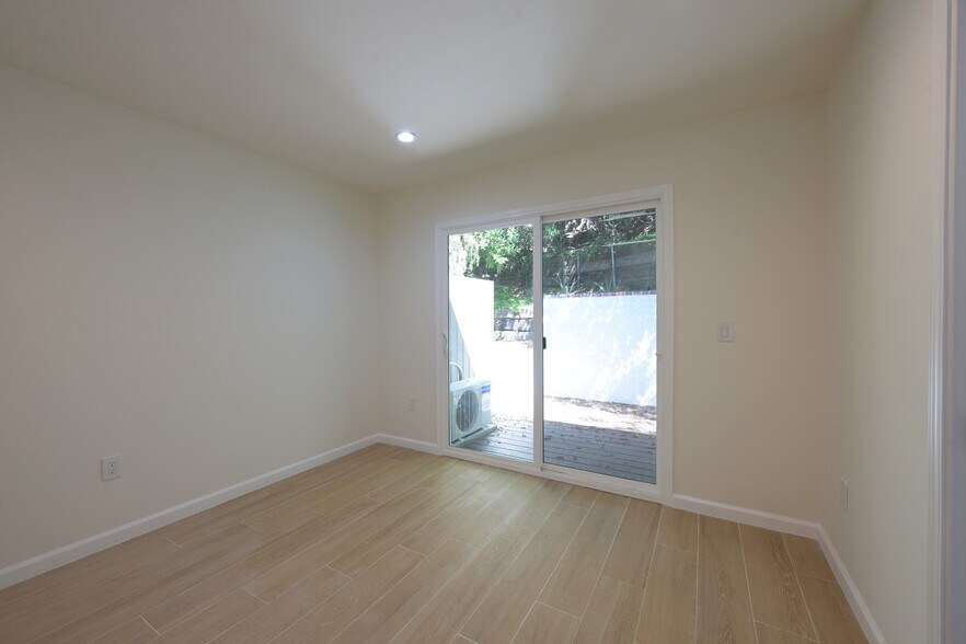 More Photos Of 2592 N Beachwood Dr, Los Angeles Multifamily For Sale