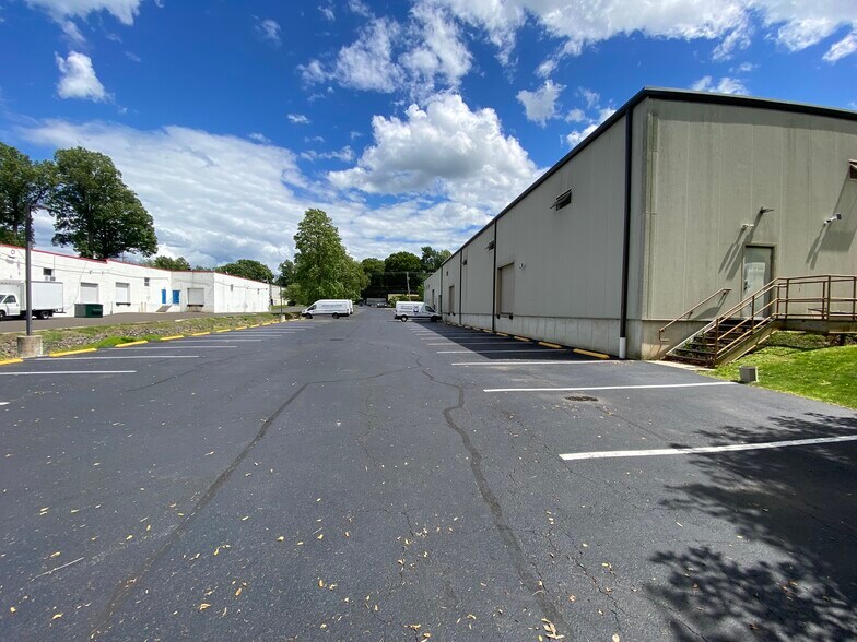 More Photos Of 164 Railroad Dr, Warminster Warehouse For Lease