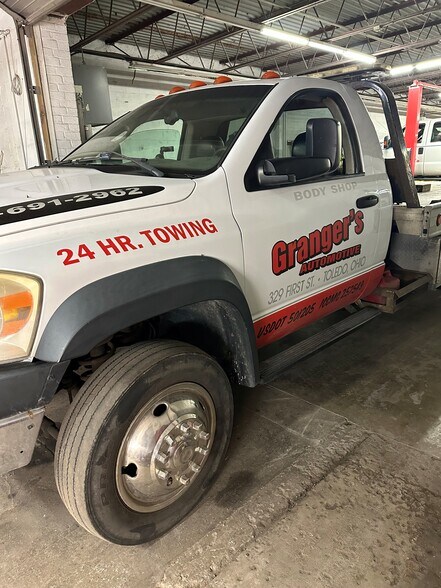 More Photos Of 325 1st St, Toledo Office For Sale