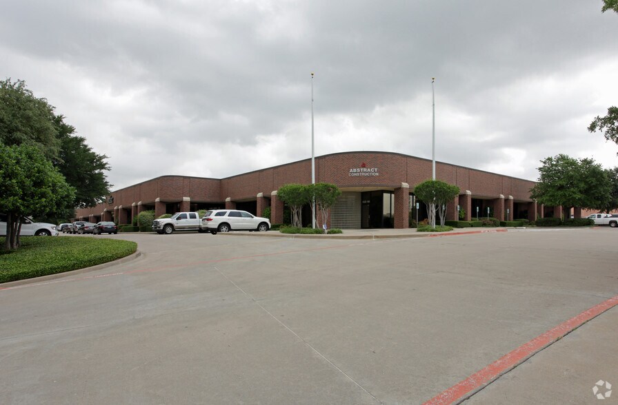 More Photos Of 2532-2542 Highlander Way, Carrollton Light Manufacturing For Lease