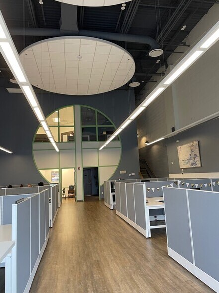 More Photos Of 3852 Dulles South Ct, Chantilly Warehouse For Lease