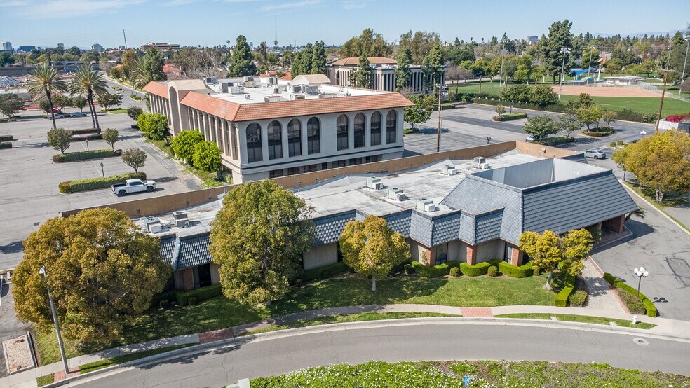 More Photos Of 550 N Golden Circle Dr, Santa Ana Office For Lease