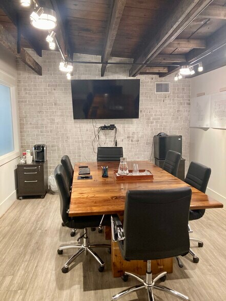More Photos Of 336 N Main St, Conroe Loft Creative Space For Lease