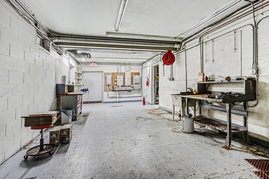 More Photos Of 240 Columbus st, Lithopolis Auto Repair For Sale