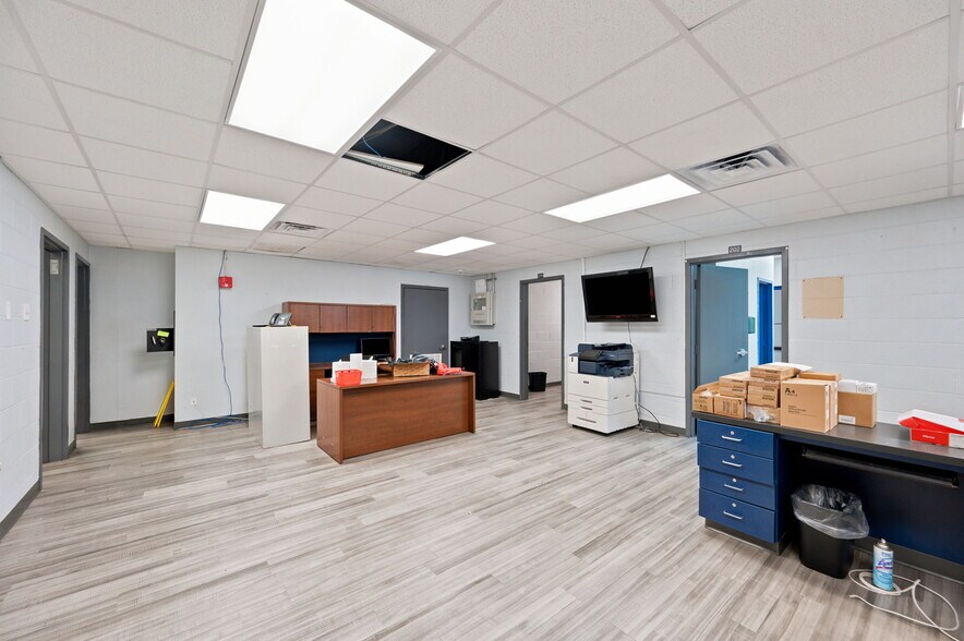More Photos Of 320 E Miracle Strip Pky, Mary Esther General Retail For Sale