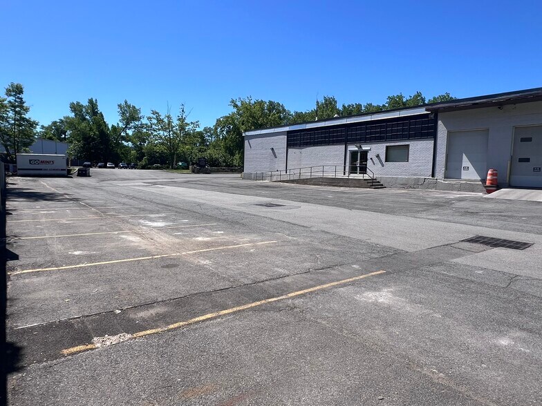 More Photos Of 102 Fairview Park Dr, Elmsford Warehouse For Lease