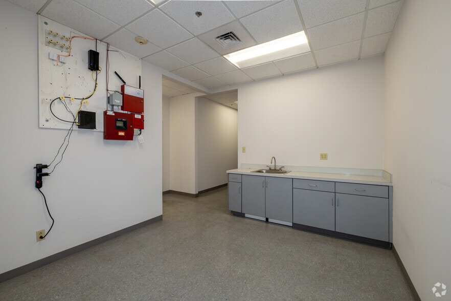 More Photos Of 1809 Cross Beam Dr, Charlotte Unknown For Lease