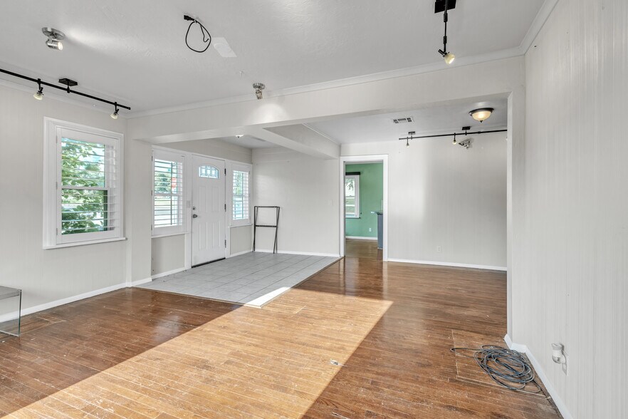 More Photos Of 3700 Trellis Ct, Oklahoma City Office Residential For Sale