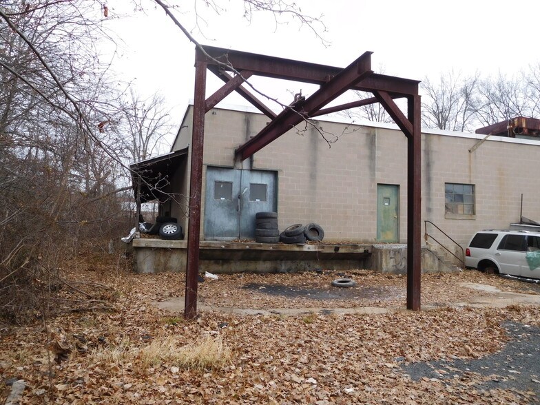 More Photos Of 95 Granby St, Bloomfield Manufacturing For Lease