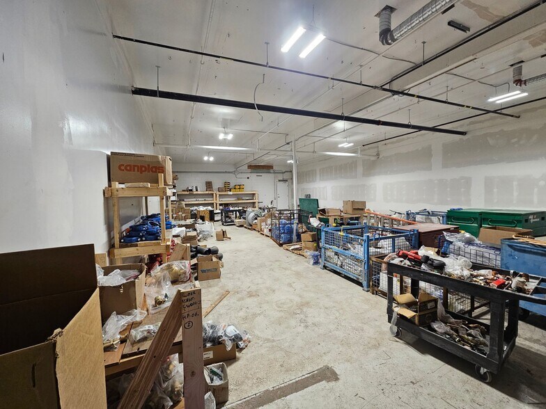More Photos Of 1305 Industrial Rd, West Kelowna Warehouse For Lease