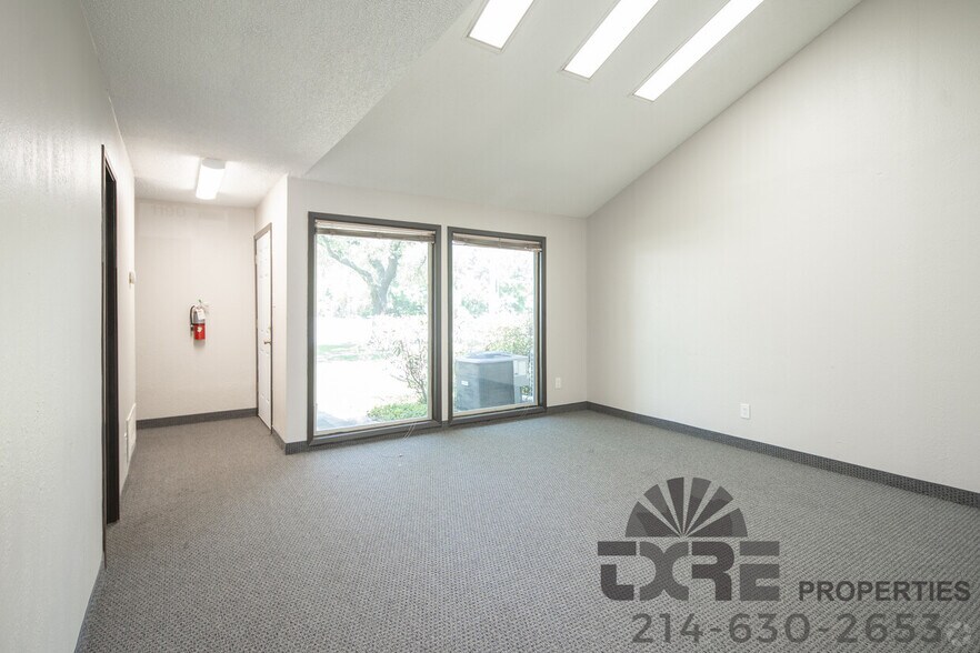 More Photos Of 1114 W Pioneer Pkwy, Arlington Medical For Lease