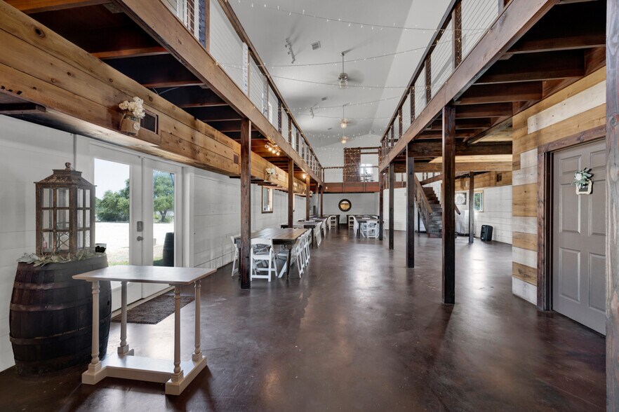 More Photos Of 7250 Fm 306, New Braunfels Freestanding For Sale