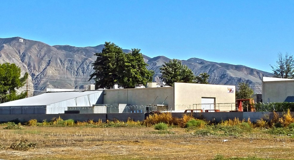 More Photos Of 817-873 W 9th St, San Jacinto Warehouse For Lease