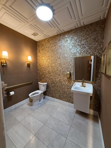 More Photos Of 1006 E Sample Rd, Pompano Beach Storefront For Sale