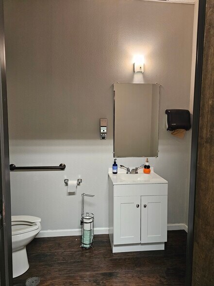 More Photos Of 12227 Huebner Rd, San Antonio Freestanding For Lease