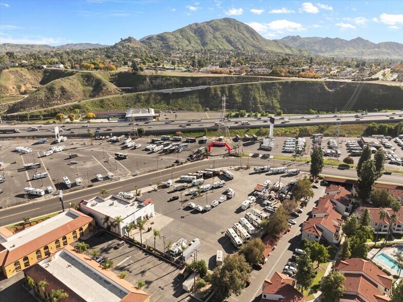 More Photos Of 1313 Rv Center Dr, Colton Auto Dealership For Lease