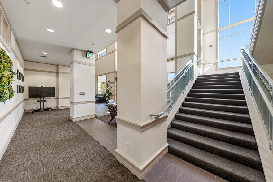 More Photos Of 1501 E McAndrews Rd, Medford Medical For Lease