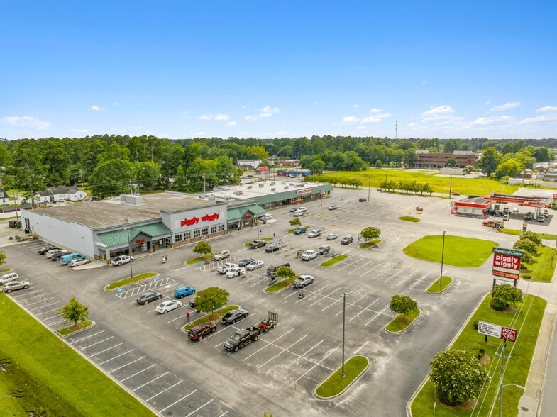 More Photos Of 208 E Mcintyre St, Mullins Supermarket For Sale