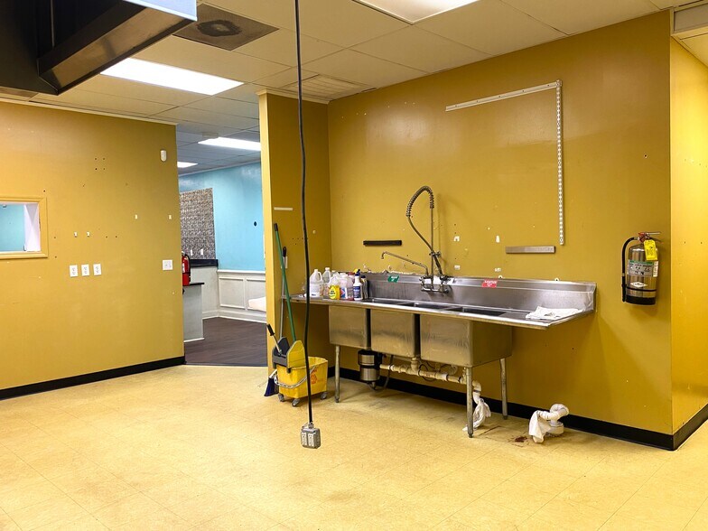 More Photos Of 5076 Sunset Blvd, Lexington Storefront Retail Office For Lease