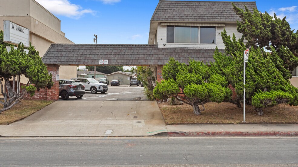 More Photos Of 1915-17 1915-17 Morena Blvd, San Diego Office For Sale