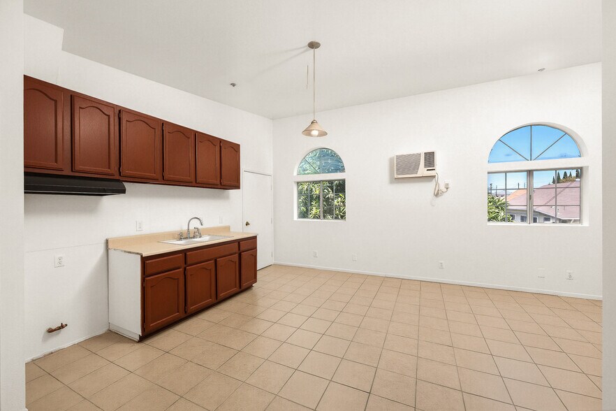 More Photos Of 2104 Mozart St, Los Angeles Apartments For Sale