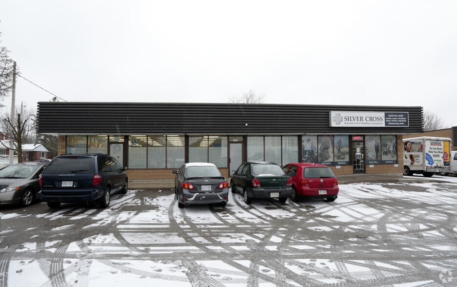 More Photos Of 569 Lancaster St W, Kitchener Freestanding For Lease