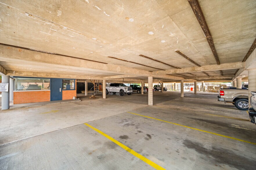 More Photos Of 429 Johnston St, Alexandria Parking Garage For Sale