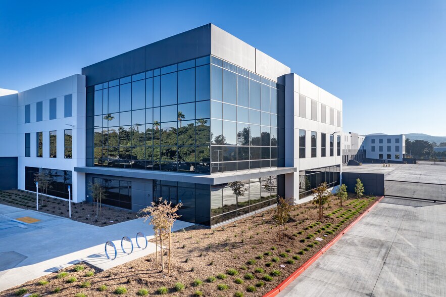 More Photos Of 1 Banting, Irvine Manufacturing For Lease