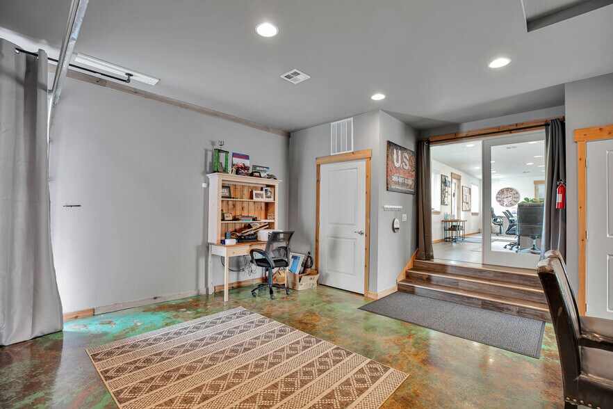 More Photos Of 406 NE 184th St, Ridgefield Office Residential For Lease