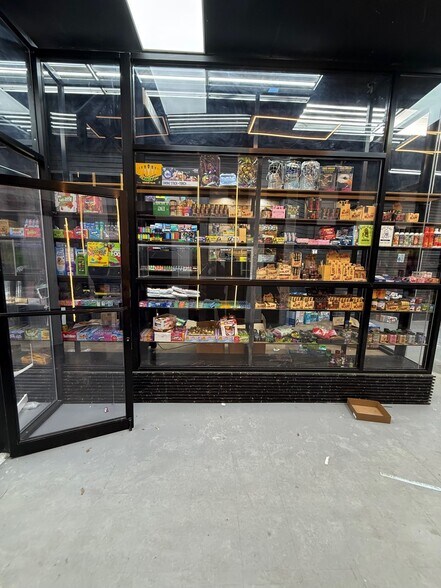 More Photos Of 5725 N Broad St, Philadelphia Storefront For Lease