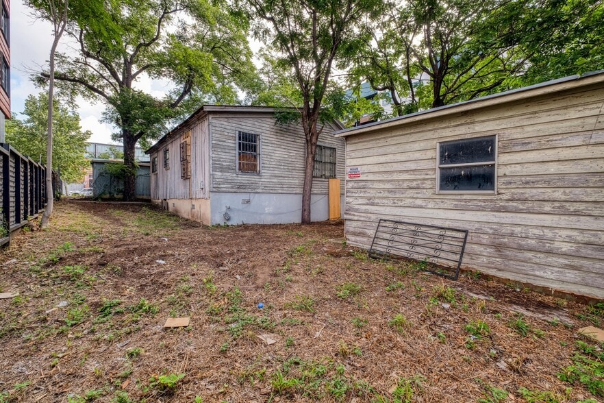 More Photos Of 911 E 6th St, Austin Freestanding For Sale