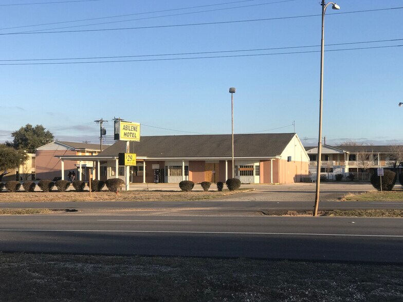 Primary Photo Of 774 US Highway 80 East, Abilene Hotel For Sale