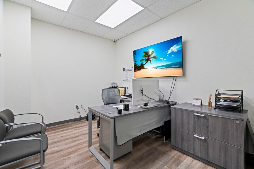 More Photos Of 3664 Walnut Bend Ln, Houston Office For Lease