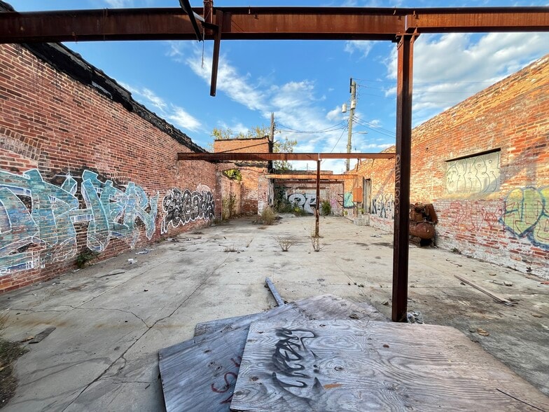 More Photos Of 1301 N Wolfe St, Baltimore Warehouse For Sale