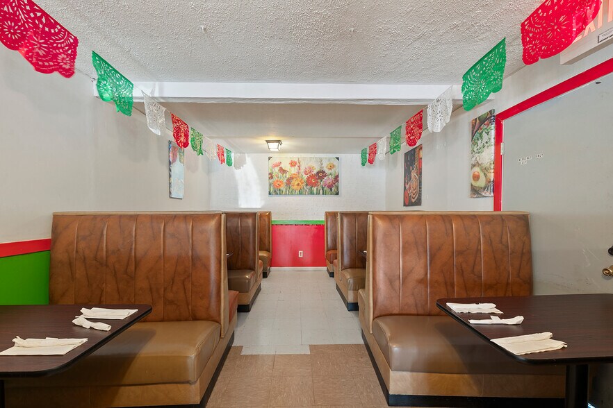 More Photos Of 143 E Main St, Fordland General Retail For Sale