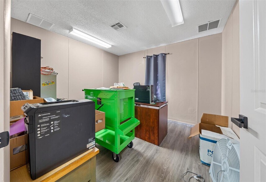 More Photos Of 4820 NE 35th St, Silver Springs Auto Dealership For Sale