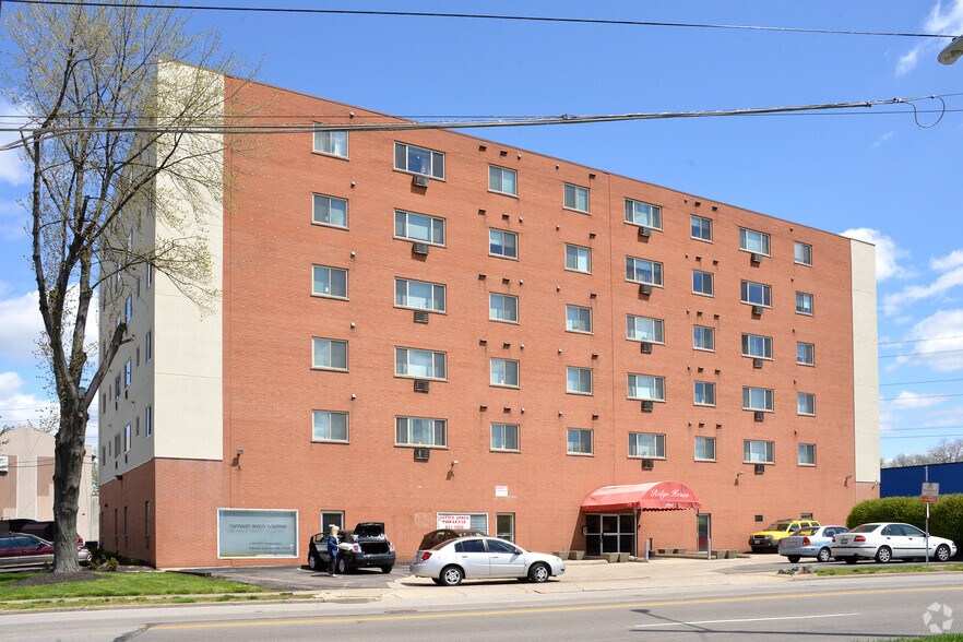 More Photos Of 4960 Ridge Ave, Cincinnati Apartments For Lease