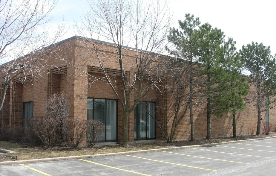 More Photos Of 747 Church Rd, Elmhurst Unknown For Lease