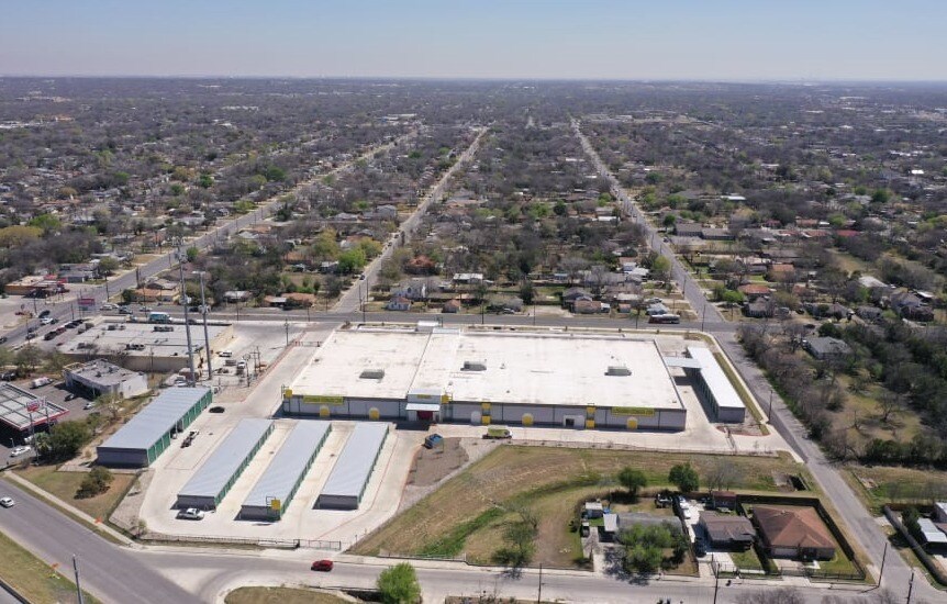 More Photos Of 1419 Commercial Ave, San Antonio Self Storage For Lease