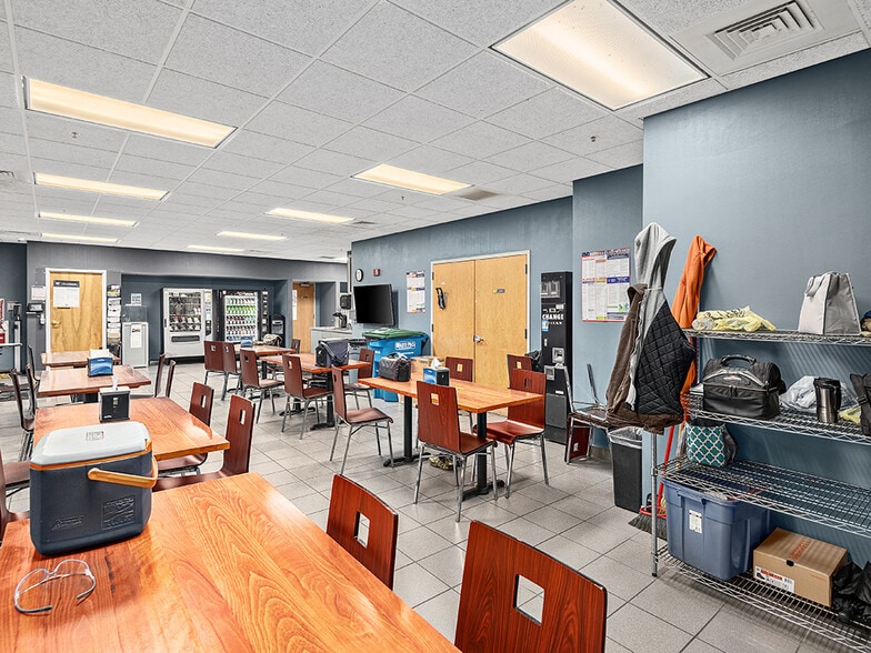 More Photos Of 140 Vista Blvd, Arden Manufacturing For Lease