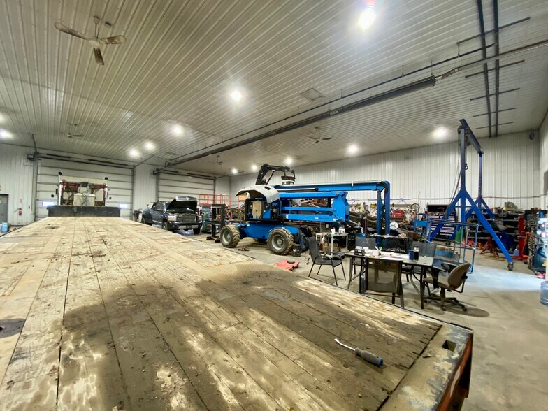 More Photos Of 6847 66 St, Lloydminster Manufacturing For Lease