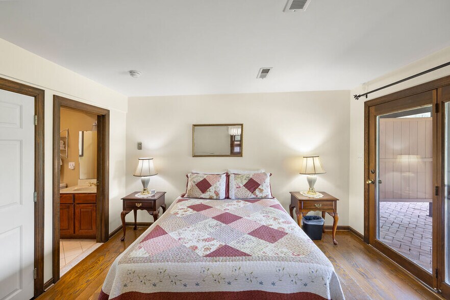 More Photos Of 40 Hospital Rd, Gettysburg Hotel For Sale