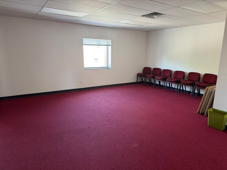 More Photos Of 3015 Earl Pl NE, Washington Office For Lease
