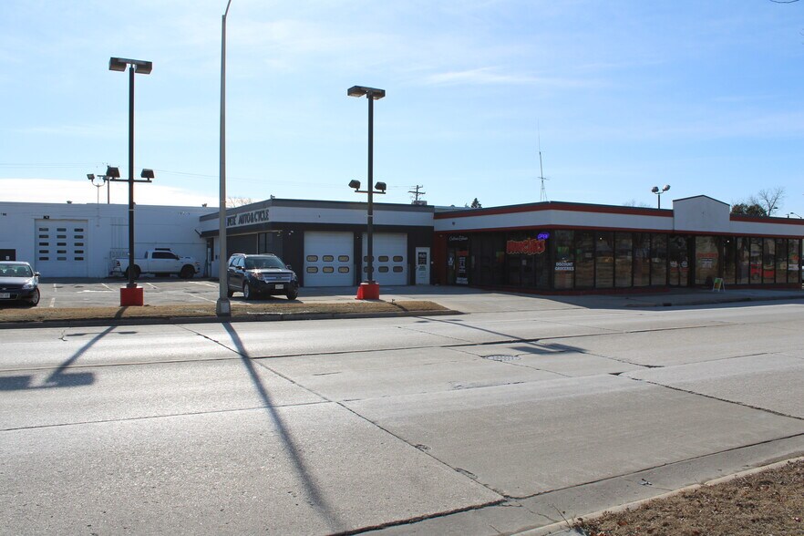 Primary Photo Of 24 E Scott St, Fond Du Lac Auto Dealership For Lease